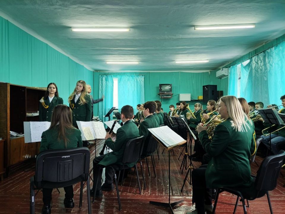 Визит Михаила Брызгалова в Молодогвардейскую детскую школу искусств Визит Михаила Брызгалова в Молодогвардейскую детскую школу искусств