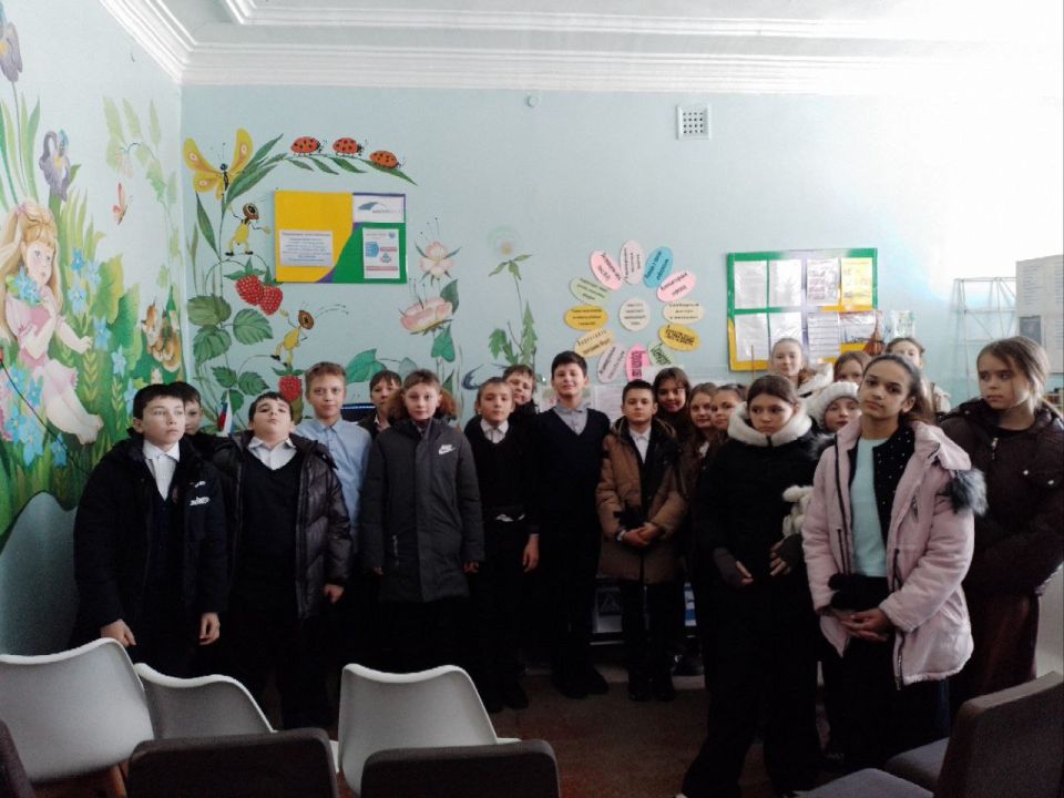 В библиотеке №14 пгт. Ясеновский прошло познавательное мероприятие для учеников пятого класса Ясеновской гимназии имени Ю. Стеценко, посвященное безопасности детей на дорогах В библиотеке №14 пгт. Ясеновский прошло познавательное мероприятие для учеников пятого класса Ясеновской гимназии имени Ю. Стеценко, посвященное безопасности детей на дорогах