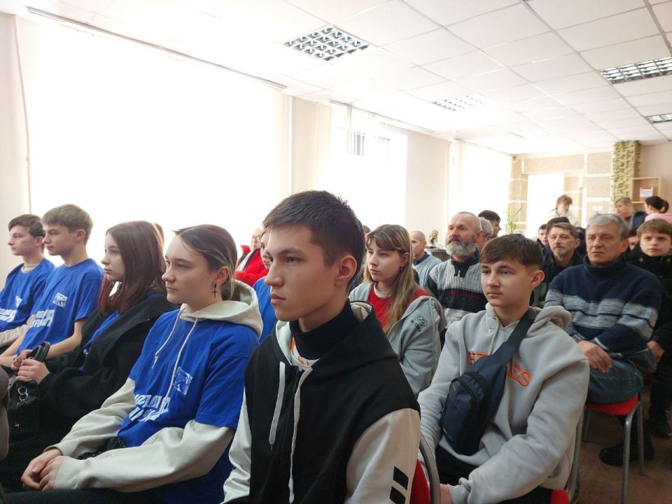 Председатель Совета городского округа город Алчевск Роман Лысенко принял участие в часе реквиеме «ПАМЯТЬ ПОКОЛЕНИЙ», который прошел в модельной библиотеке БИБЛИОПРОСПЕКТ в Международный день памяти жертв Холокоста Председатель Совета городского округа город Алчевск Роман Лысенко принял участие в часе реквиеме «ПАМЯТЬ ПОКОЛЕНИЙ», который прошел в модельной библиотеке БИБЛИОПРОСПЕКТ в Международный день памяти жертв Холокоста