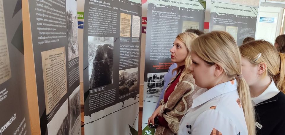В Лозовской библиотеке провели презентацию выставки «Без срока давности» В Лозовской библиотеке провели презентацию выставки «Без срока давности»