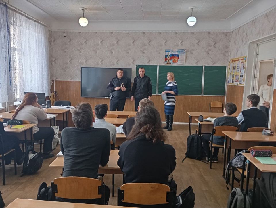 Профилактическая беседа с учащимися Лутугинских школ и колледжа Профилактическая беседа с учащимися Лутугинских школ и колледжа