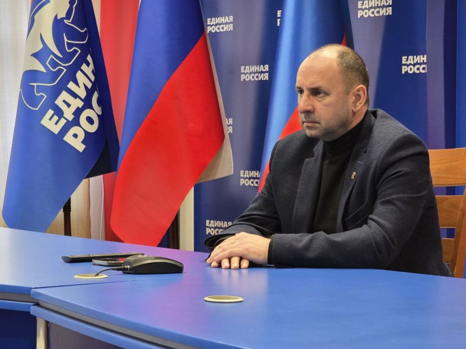 Константин Бутримов: Председатель Общественного совета проекта «Выбирай своё» Всероссийской политической партии «Единая Россия» в Луганской Народной Республике Игорь Рябушкин принял участие в расширенном совещании в режиме... Константин Бутримов: Председатель Общественного совета проекта «Выбирай своё» Всероссийской политической партии «Единая Россия» в Луганской Народной Республике Игорь Рябушкин принял участие в расширенном совещании в режиме...