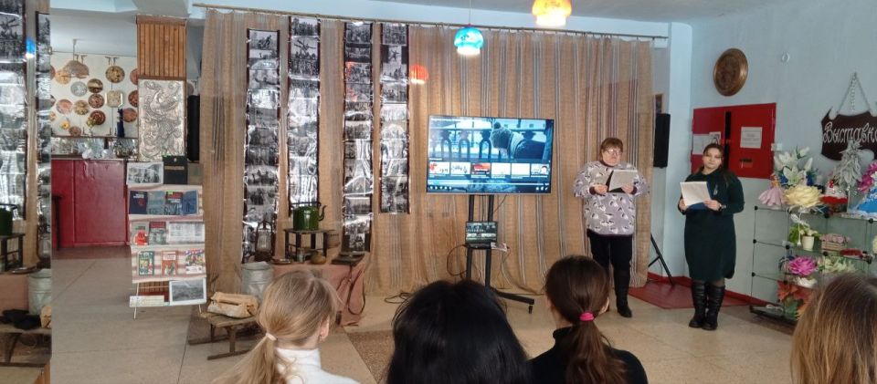 В доме культуры села Передельское состоялась тематическая программа «В голодной петле», мероприятие было проведено совместно с социальным работником Хафизовой Е. В. и заведующей библиотекой Аванисян К. С. Программа было... В доме культуры села Передельское состоялась тематическая программа «В голодной петле», мероприятие было проведено совместно с социальным работником Хафизовой Е. В. и заведующей библиотекой Аванисян К. С. Программа было...