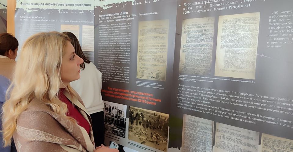 В Лозовской библиотеке провели презентацию выставки «Без срока давности» В Лозовской библиотеке провели презентацию выставки «Без срока давности»
