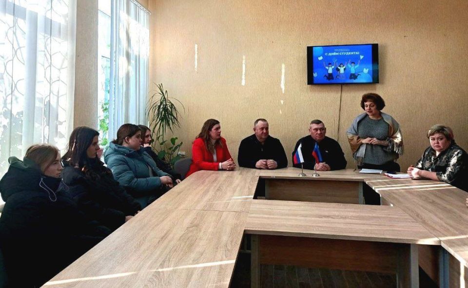 «Траектория роста: от студента к специалисту» — профориентационное мероприятие в Новоайдарском округе в рамках проекта «Выбирай своё» «Траектория роста: от студента к специалисту» — профориентационное мероприятие в Новоайдарском округе в рамках проекта «Выбирай своё»