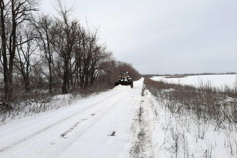 В Червонопартизанске активно провели работы по очистке дорог от снега В Червонопартизанске активно провели работы по очистке дорог от снега