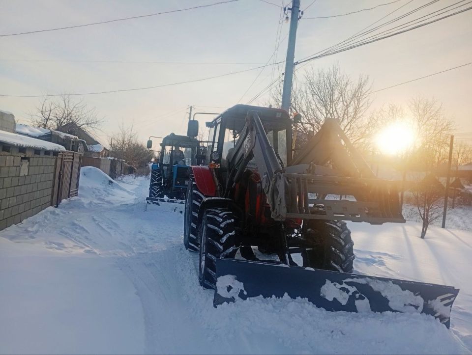 «Снежная битва»: как МУП ЖЭК расчищает дороги в поселках городского округа город Ровеньки «Снежная битва»: как МУП ЖЭК расчищает дороги в поселках городского округа город Ровеньки