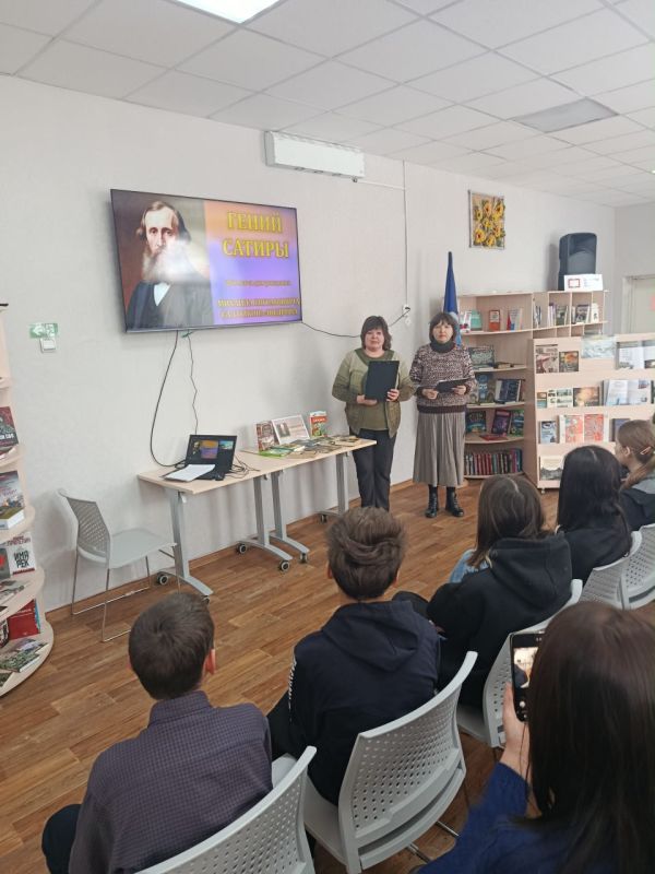 В Краснолучской центральной городской библиотеке им. Н.К. Крупской для учащихся Краснолучской школы №2 прошел литературный час «Гений сатиры», приуроченный к 200-летию со дня рождения Михаила Салтыкова-Щедрина В Краснолучской центральной городской библиотеке им. Н.К. Крупской для учащихся Краснолучской школы №2 прошел литературный час «Гений сатиры», приуроченный к 200-летию со дня рождения Михаила Салтыкова-Щедрина