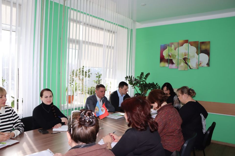 В Лутугинском округе продолжается работа по выявлению нелегальной занятости В Лутугинском округе продолжается работа по выявлению нелегальной занятости