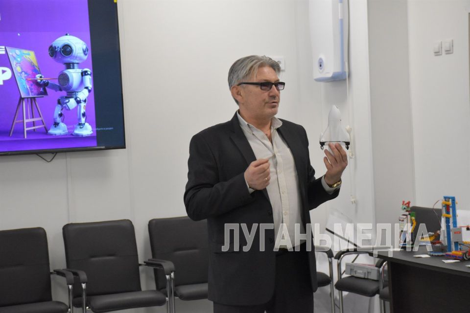 В Северодонецке прошел фестиваль-выставка по робототехнике «Робомир» В Северодонецке прошел фестиваль-выставка по робототехнике «Робомир»