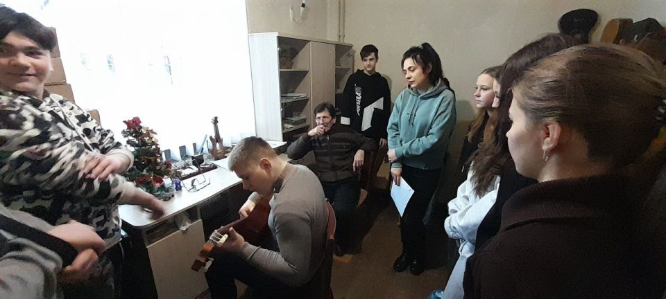 И вновь для учащихся средней образовательной школы №14 была организована экскурсия в МБУДО "ЛГДМШ №2", которая стала частью образовательной программы, направленной на расширение кругозора и знакомства с миром музыки И вновь для учащихся средней образовательной школы №14 была организована экскурсия в МБУДО "ЛГДМШ №2", которая стала частью образовательной программы, направленной на расширение кругозора и знакомства с миром музыки