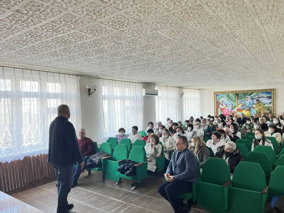 Делегация сферы здравоохранения Ставрополья посетила поликлинику в Антраците Делегация сферы здравоохранения Ставрополья посетила поликлинику в Антраците
