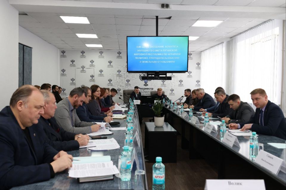 Галина Дуброва: Приняла участие в выездном заседании комитета Народного Совета ЛНР по аграрным вопросам, на котором вместе с профильными министерствами и ведомствами разбирали насущное: Галина Дуброва: Приняла участие в выездном заседании комитета Народного Совета ЛНР по аграрным вопросам, на котором вместе с профильными министерствами и ведомствами разбирали насущное: