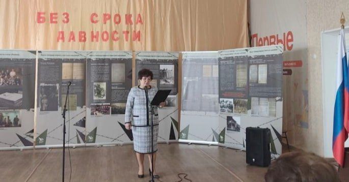 В Лозовской библиотеке провели презентацию выставки «Без срока давности» В Лозовской библиотеке провели презентацию выставки «Без срока давности»