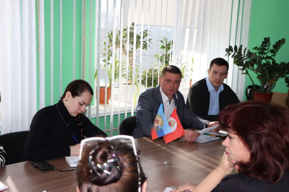 В Лутугинском округе продолжается работа по выявлению нелегальной занятости В Лутугинском округе продолжается работа по выявлению нелегальной занятости