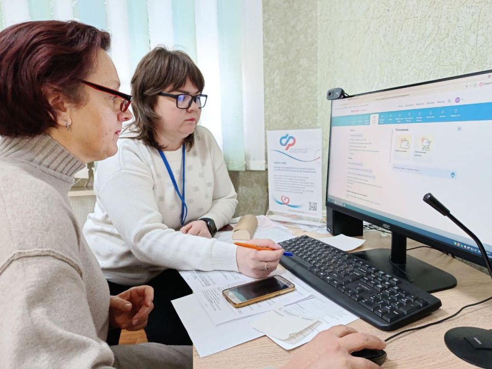 Представители «серебряного» возраста учатся новому в Школе компьютерной грамотности в центрах общения старшего поколения Представители «серебряного» возраста учатся новому в Школе компьютерной грамотности в центрах общения старшего поколения