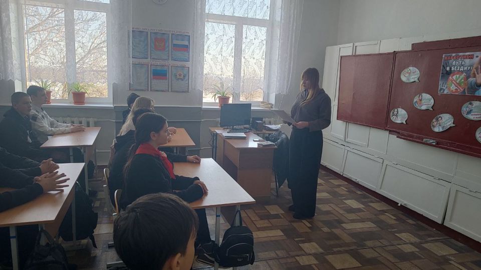 В Михайловской школе им. А.И. Малена сотрудниками библиотеки пгт В Михайловской школе им. А.И. Малена сотрудниками библиотеки пгт