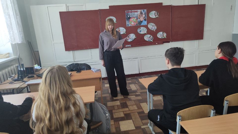 В Михайловской школе им. А.И. Малена сотрудниками библиотеки пгт В Михайловской школе им. А.И. Малена сотрудниками библиотеки пгт