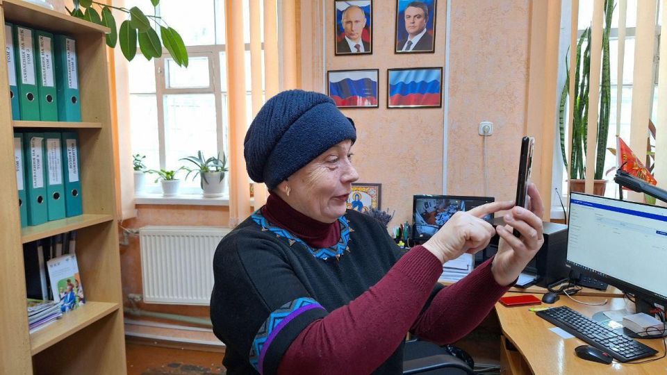 Представители «серебряного» возраста учатся новому в Школе компьютерной грамотности в центрах общения старшего поколения Представители «серебряного» возраста учатся новому в Школе компьютерной грамотности в центрах общения старшего поколения