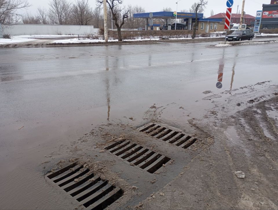 Продолжаются уборка и благоустройство городских территорий Продолжаются уборка и благоустройство городских территорий