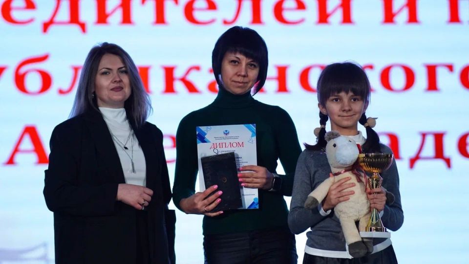 Ценим и награждаем!. В ЛГУ им. Даля собрались лучшие участники регэтапа Всероссийского конкурса хоровых и вокальных коллективов и республиканского конкурса «Ангелы надежды» Ценим и награждаем!. В ЛГУ им. Даля собрались лучшие участники регэтапа Всероссийского конкурса хоровых и вокальных коллективов и республиканского конкурса «Ангелы надежды»