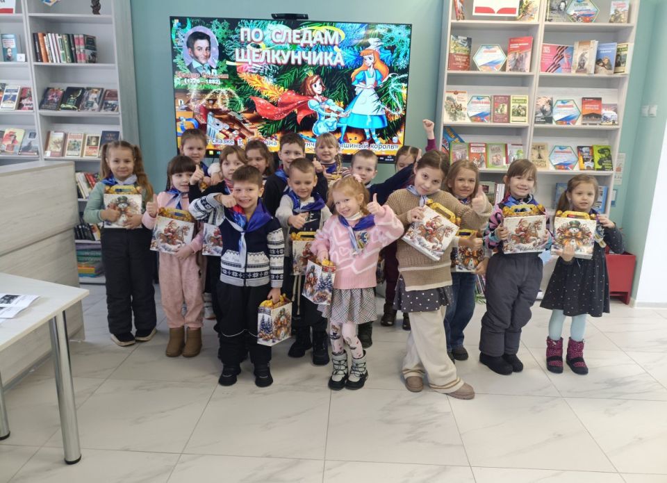 В центральной библиотеке им. Г. Сковороды прошло увлекательное мероприятие для малышей из Ровеньковского ясли-сада «Ладушки» В центральной библиотеке им. Г. Сковороды прошло увлекательное мероприятие для малышей из Ровеньковского ясли-сада «Ладушки»