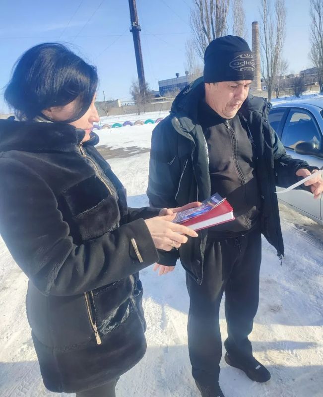Сегодня активисты Родительского патруля Ровеньковской школы №3 вышли на улицы города, чтобы проинформировать жителей о важных изменениях в законодательстве Сегодня активисты Родительского патруля Ровеньковской школы №3 вышли на улицы города, чтобы проинформировать жителей о важных изменениях в законодательстве