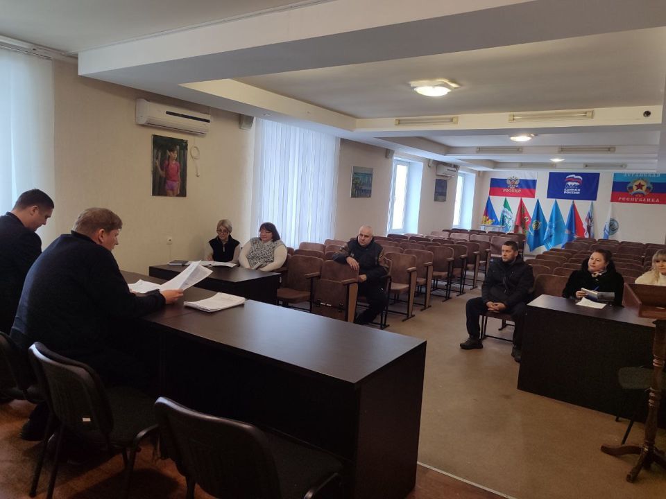 В Администрации Кременского МО состоялась встреча представителей администрации с субъектами хозяйственной деятельности, осуществляющими розничную торговлю строительными материалами на территории округа, посвященная вопросам... В Администрации Кременского МО состоялась встреча представителей администрации с субъектами хозяйственной деятельности, осуществляющими розничную торговлю строительными материалами на территории округа, посвященная вопросам...