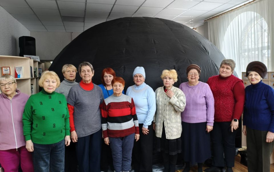 29 января Краснолучская центральная городская библиотека им. Н.К. Крупской организовала мероприятие с использованием мобильного планетария для слушателей Университета третьего возраста 29 января Краснолучская центральная городская библиотека им. Н.К. Крупской организовала мероприятие с использованием мобильного планетария для слушателей Университета третьего возраста
