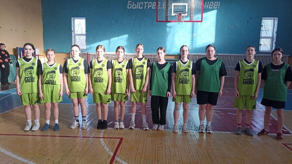 На базе спортзала «Кристалл» Петровского комплекса спортивных сооружений прошел Открытый турнир по баскетболу, посвященный Международному Дню Студента, в котором приняли участие команды девушек из г. Перевальск и г.... На базе спортзала «Кристалл» Петровского комплекса спортивных сооружений прошел Открытый турнир по баскетболу, посвященный Международному Дню Студента, в котором приняли участие команды девушек из г. Перевальск и г....