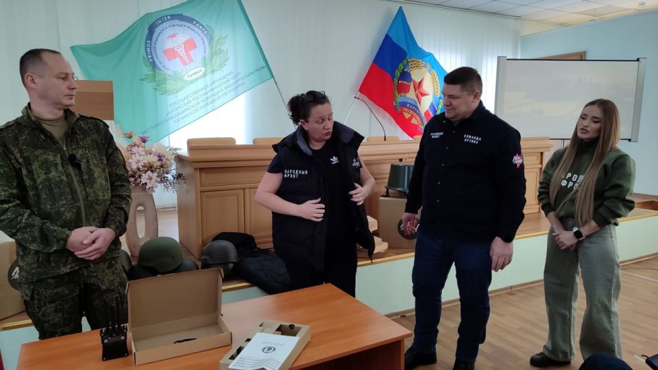 Народный фронт передал арсенал антидроновой защиты Луганскому центру медицины катастроф Народный фронт передал арсенал антидроновой защиты Луганскому центру медицины катастроф