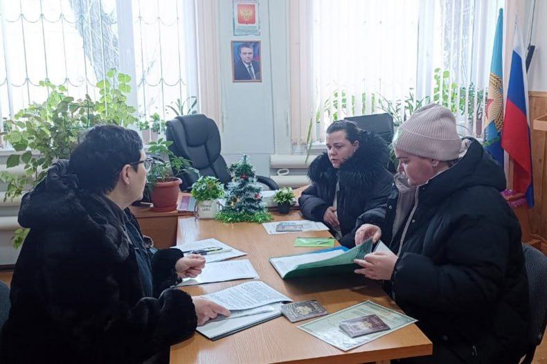 В пгт Шахтёрский состоялся приём граждан социальным координатором фонда «Защитники отечества» В пгт Шахтёрский состоялся приём граждан социальным координатором фонда «Защитники отечества»