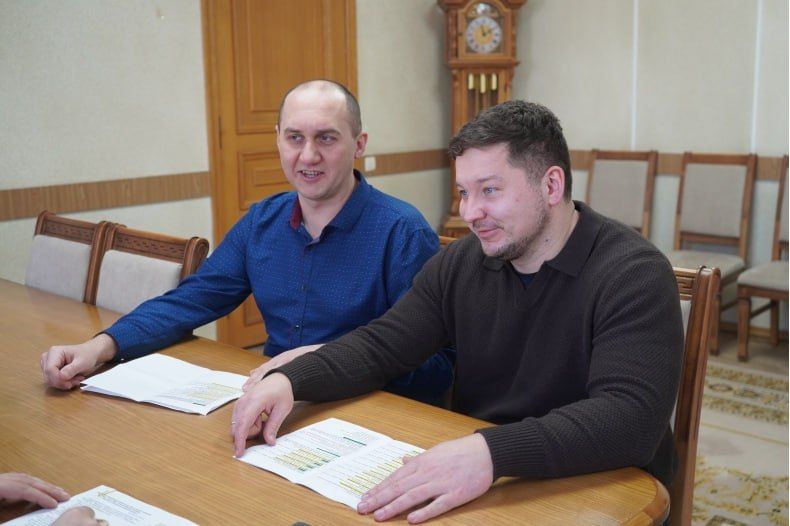 ВрИП Главы округа Игорь Ковальчук вручил благодарность Главы ЛНР представителю Красноярского края Андрею Корчагину ВрИП Главы округа Игорь Ковальчук вручил благодарность Главы ЛНР представителю Красноярского края Андрею Корчагину