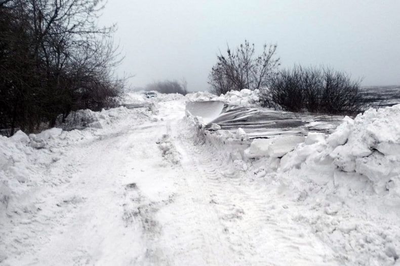На подъездных дорогах к населенным пунктам пгт Калининский проведена ликвидация намётов На подъездных дорогах к населенным пунктам пгт Калининский проведена ликвидация намётов