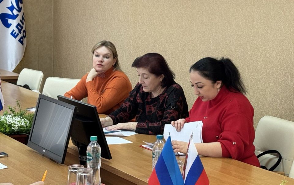Под председательством заместителя главы Администрации Краснолучского городского округа Елены Чуприной, при участии представителей налоговой службы, пенсионного фонда, Совета округа, состоялось очередное заседание рабочей... Под председательством заместителя главы Администрации Краснолучского городского округа Елены Чуприной, при участии представителей налоговой службы, пенсионного фонда, Совета округа, состоялось очередное заседание рабочей...