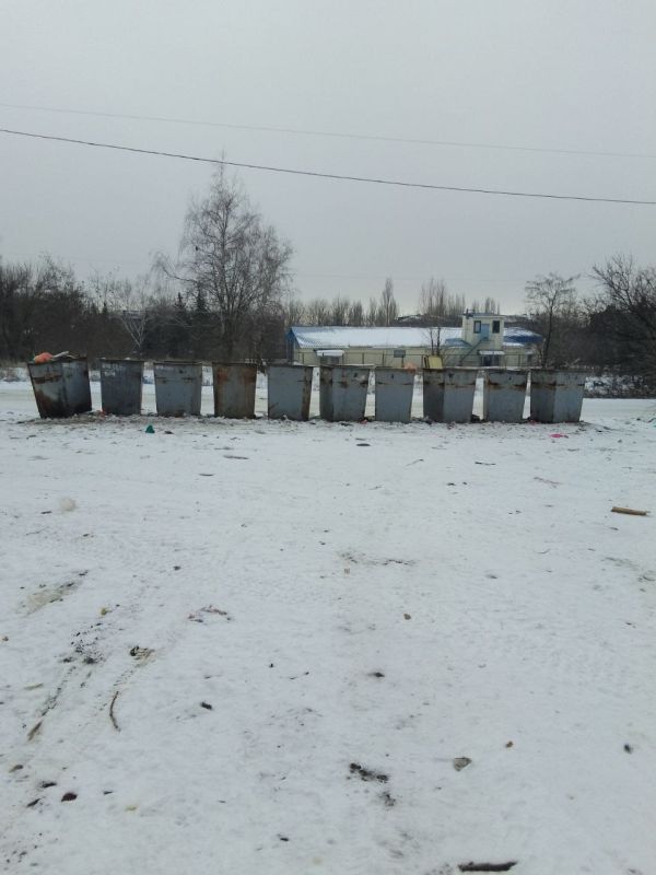 Продолжаются уборка и благоустройство городских территорий Продолжаются уборка и благоустройство городских территорий