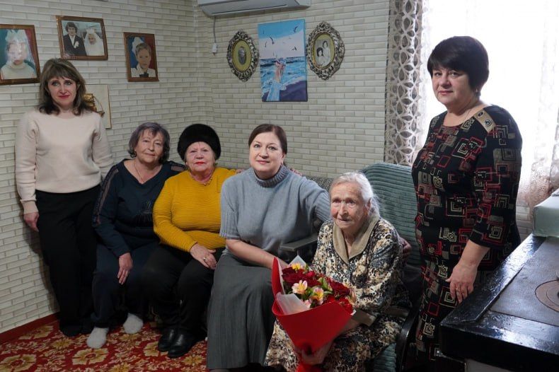 В честь 100-летия свердловчанке вручили поздравительное письмо от Президента РФ В честь 100-летия свердловчанке вручили поздравительное письмо от Президента РФ