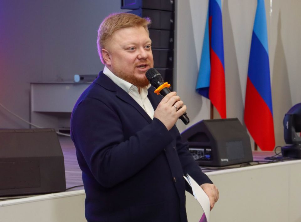 Ценности и будущее. В Республиканском центре воспитания и развития дополнительного образования «Пионер» проходит стратегическая сессия, посвященная формированию ценностного блока Луганской Народной Республики Ценности и будущее. В Республиканском центре воспитания и развития дополнительного образования «Пионер» проходит стратегическая сессия, посвященная формированию ценностного блока Луганской Народной Республики