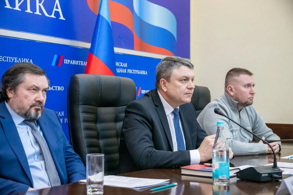 Леонид Пасечник: «Для обеспечения достойных условий развития и обучения юных жителей республики, активно участвуем в программах модернизации школ и детских садов» Леонид Пасечник: «Для обеспечения достойных условий развития и обучения юных жителей республики, активно участвуем в программах модернизации школ и детских садов»