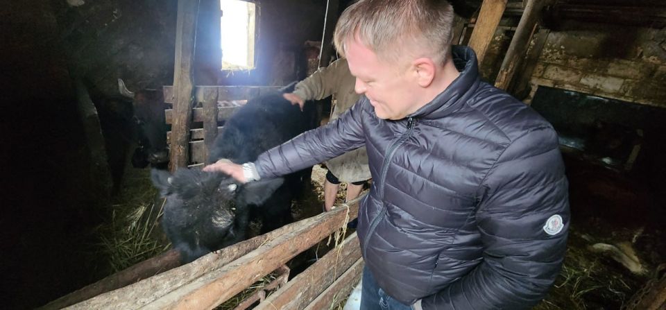 Совместно с руководителем фракции партии «Единая Россия» в Совете города Лисичанск Василием Оробцовым и начальником отдела по обеспечению жизнедеятельности города Приволье Владимиром Дудником посетили село Шипиловку Совместно с руководителем фракции партии «Единая Россия» в Совете города Лисичанск Василием Оробцовым и начальником отдела по обеспечению жизнедеятельности города Приволье Владимиром Дудником посетили село Шипиловку