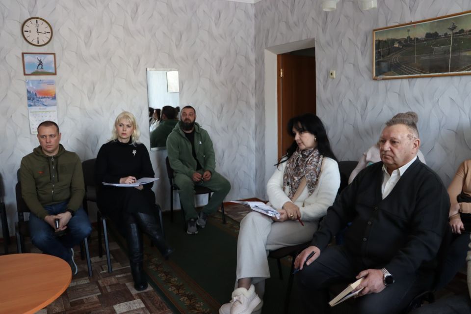 Министр спорта ЛНР Олег Шеренешев с рабочим визитом посетил Стаханов Министр спорта ЛНР Олег Шеренешев с рабочим визитом посетил Стаханов