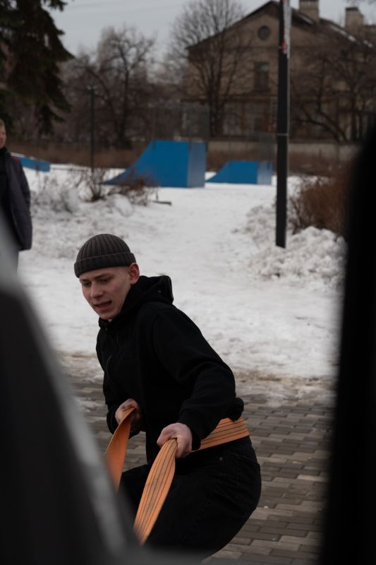 Кровь гудит в жилах. В Молодёжном центре «ПРОдвижение» провели отборочный этап Богатырских игр Сегодня решалась не спортивная формула, а проверялась сила духа, упорство и настоящая мужская дружба Кровь гудит в жилах. В Молодёжном центре «ПРОдвижение» провели отборочный этап Богатырских игр Сегодня решалась не спортивная формула, а проверялась сила духа, упорство и настоящая мужская дружба