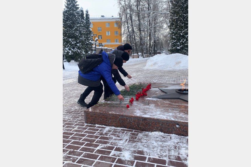 В Смоленске почтили память памяти молодогвардейцев города-побратима Краснодона В Смоленске почтили память памяти молодогвардейцев города-побратима Краснодона
