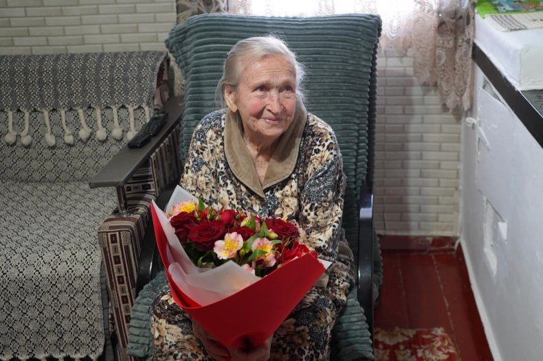 В честь 100-летия свердловчанке вручили поздравительное письмо от Президента РФ В честь 100-летия свердловчанке вручили поздравительное письмо от Президента РФ