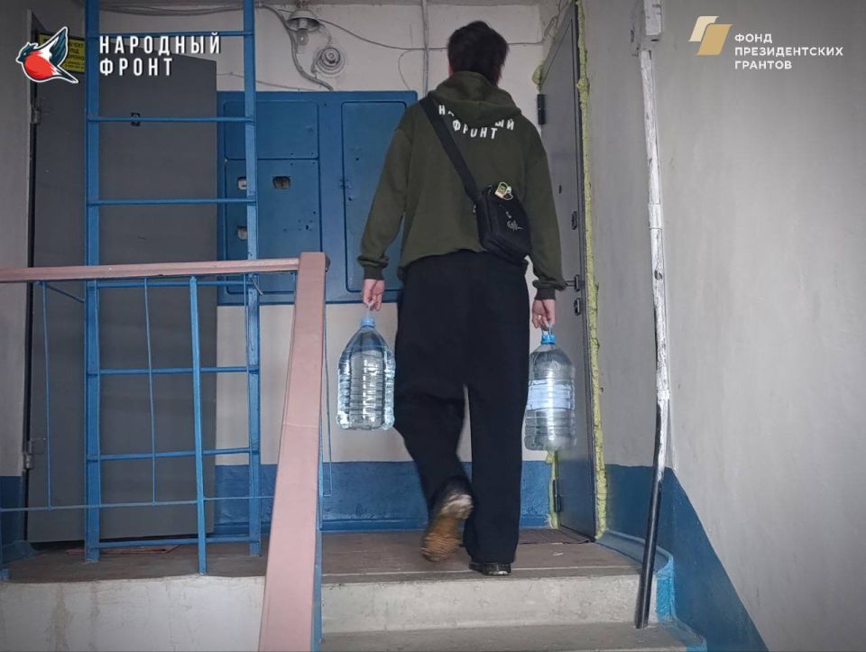 Добрые дела продолжаются!. Сегодня активисты Молодёжки НФ ЛНР навестили Светлану Николаевну Добрые дела продолжаются!. Сегодня активисты Молодёжки НФ ЛНР навестили Светлану Николаевну