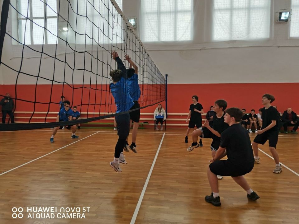 Товарищеская игра по волейболу состоялись в Лутугинской спортивной школе Товарищеская игра по волейболу состоялись в Лутугинской спортивной школе