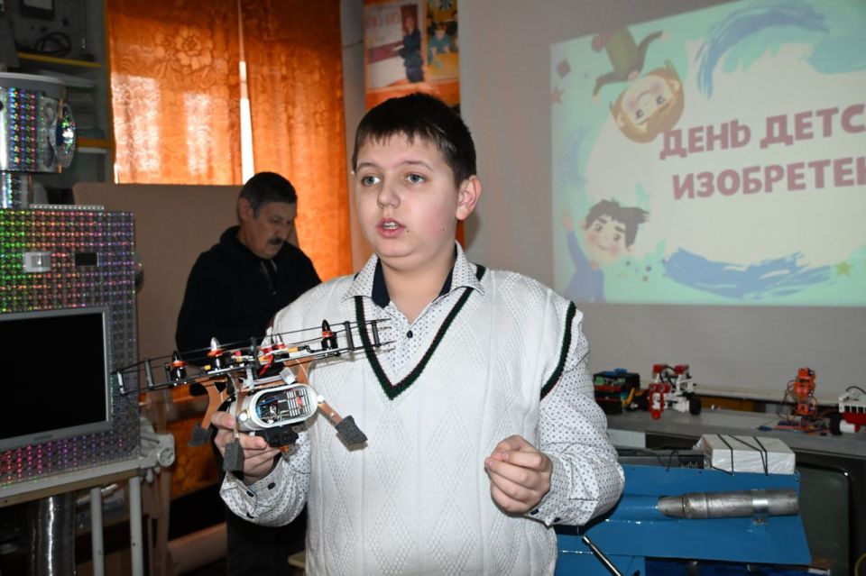 День детских изобретений в Брянке: роботы, дроны и будущее в руках юных гениев День детских изобретений в Брянке: роботы, дроны и будущее в руках юных гениев