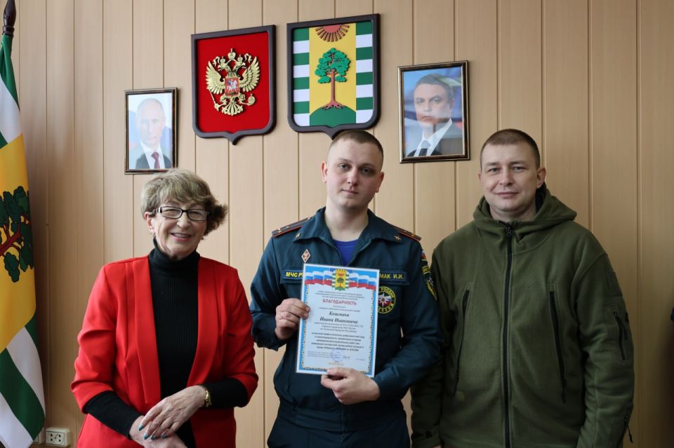Врип главы городского округа город Рубежное Евгений Шаталин совместно с председателем Совета Нелли Задиракой и местными депутатами выразил благодарность коллективам ряда организаций за весомый вклад в восстановление города... Врип главы городского округа город Рубежное Евгений Шаталин совместно с председателем Совета Нелли Задиракой и местными депутатами выразил благодарность коллективам ряда организаций за весомый вклад в восстановление города...