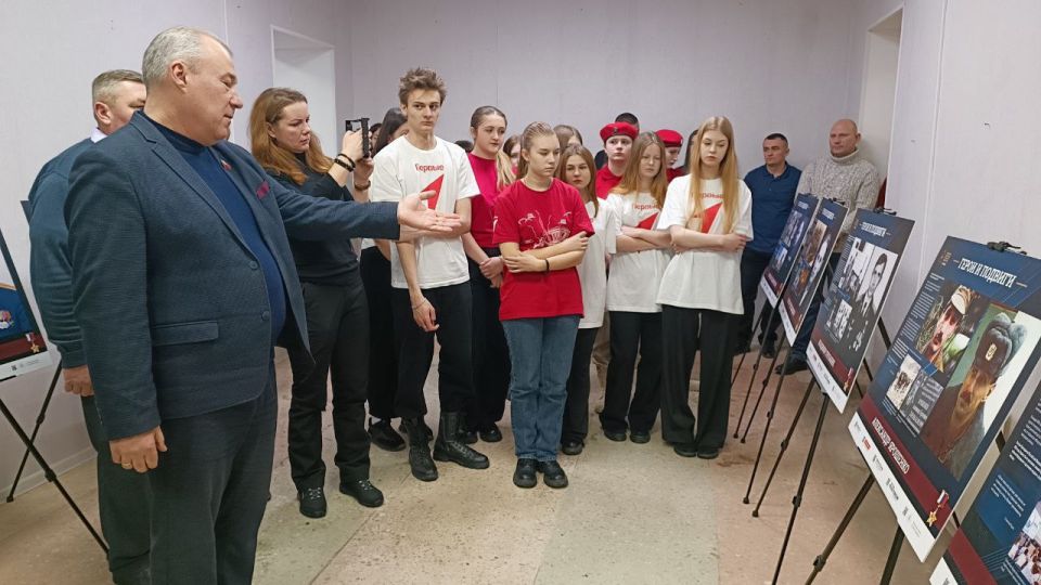 В Старобельске и Новоайдаре в 83-ю годовщину освобождения побывала передвижная выставка «Герои и подвиги: мои земляки – Герои России» В Старобельске и Новоайдаре в 83-ю годовщину освобождения побывала передвижная выставка «Герои и подвиги: мои земляки – Герои России»