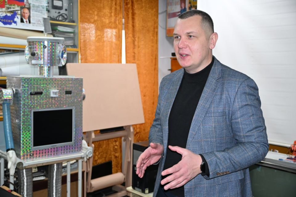 День детских изобретений в Брянке: роботы, дроны и будущее в руках юных гениев День детских изобретений в Брянке: роботы, дроны и будущее в руках юных гениев